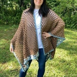 *SOLD* Vintage style home crocheted shawl